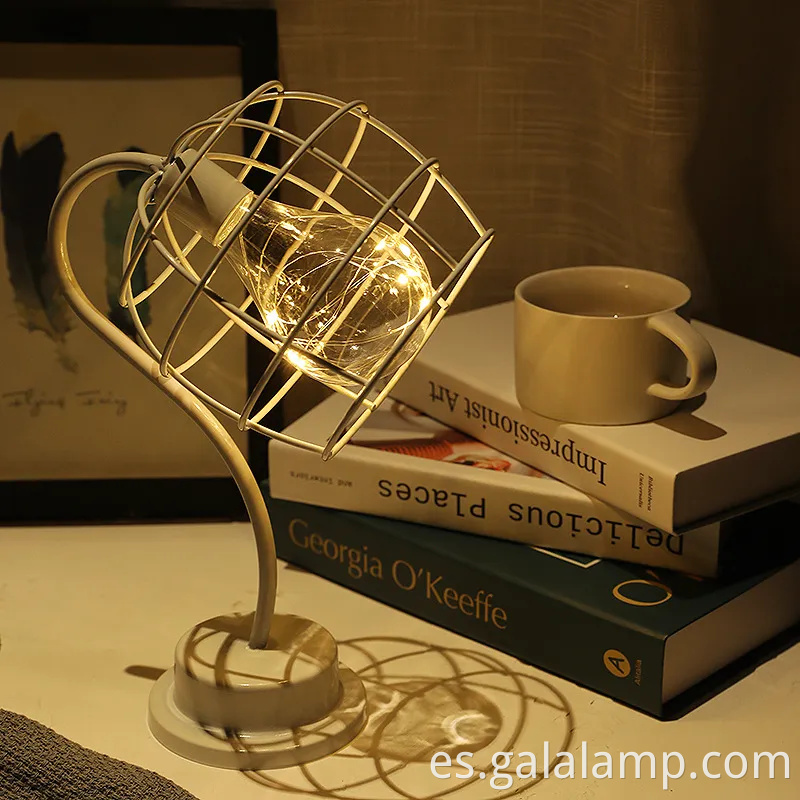 Lámpara de mesa LED de vidrio de linterna roja elegante para decoración navideña